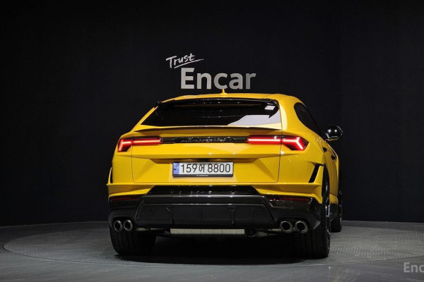 2023 Lamborghini Urus с пробегом 4 500 км