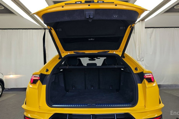 2023 Lamborghini Urus с пробегом 4 500 км