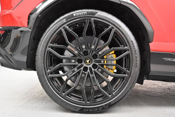 2025 Lamborghini Urus с пробегом 49 км