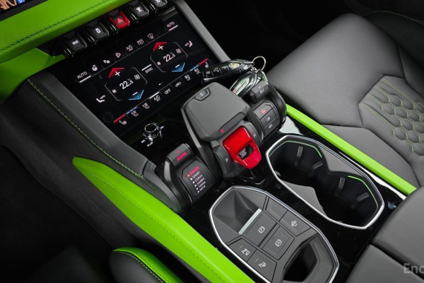 2025 Lamborghini Urus с пробегом 1 384 км