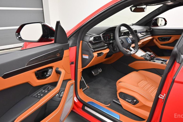 2025 Lamborghini Urus с пробегом 49 км