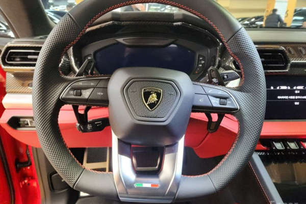 2025 Lamborghini Urus с пробегом 53 км