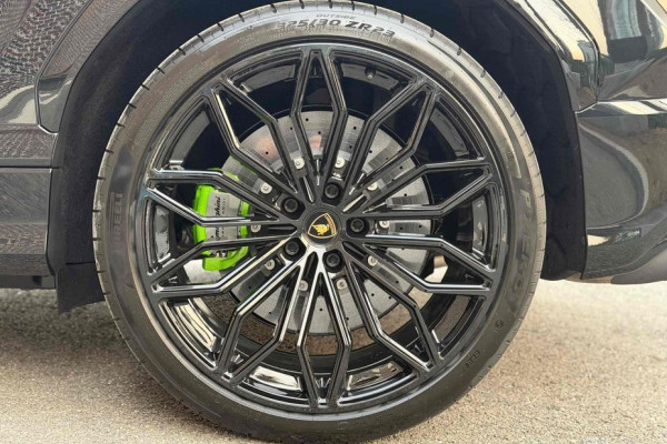 2026 Lamborghini Urus с пробегом 40 км