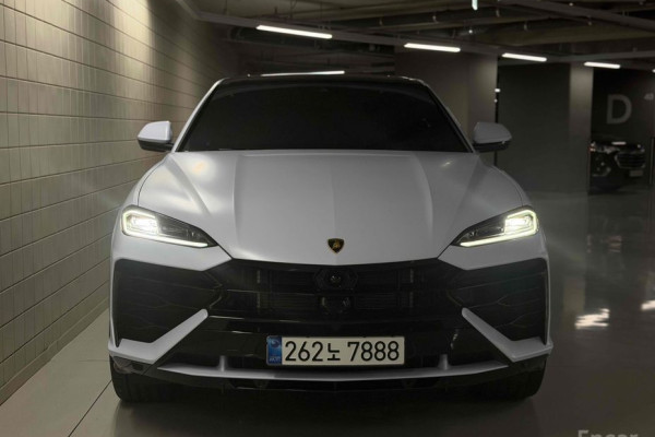 2025 Lamborghini Urus с пробегом 76 км