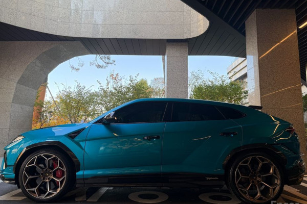 2023 Lamborghini Urus с пробегом 18 000 км