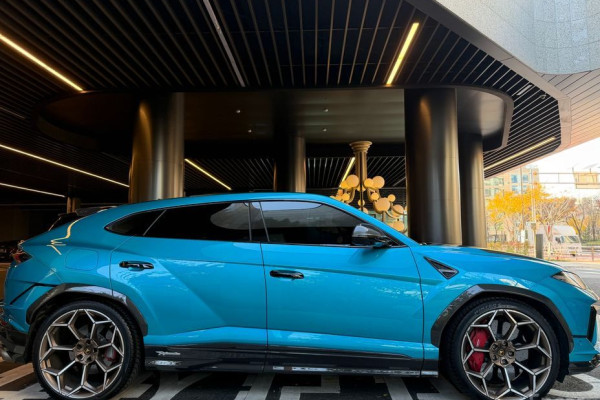 2023 Lamborghini Urus с пробегом 18 000 км