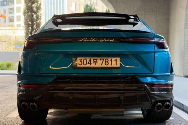 2023 Lamborghini Urus с пробегом 18 000 км