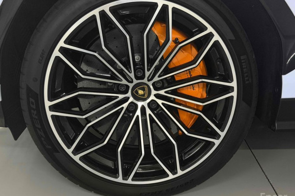 2025 Lamborghini Urus с пробегом 76 км