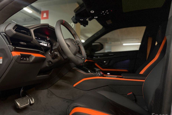 2025 Lamborghini Urus с пробегом 76 км