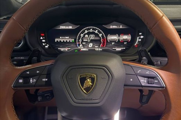 2022 Lamborghini Urus с пробегом 35 882 км