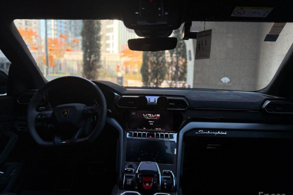 2023 Lamborghini Urus с пробегом 18 000 км