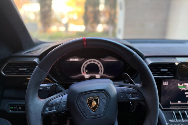 2023 Lamborghini Urus с пробегом 18 000 км