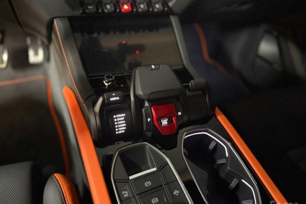 2025 Lamborghini Urus с пробегом 76 км