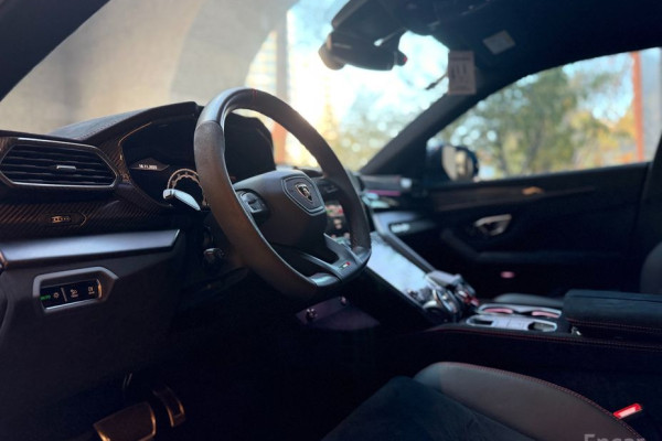 2023 Lamborghini Urus с пробегом 18 000 км