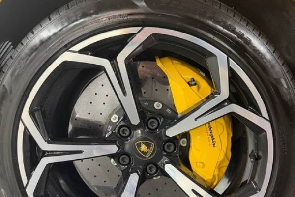 2022 Lamborghini Urus с пробегом 35 882 км