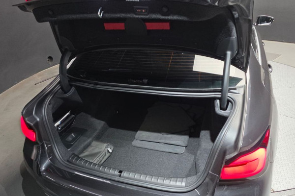 2023 BMW 5 серии с пробегом 28 469 км