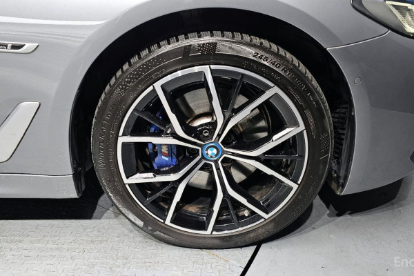 2022 BMW 5 серии с пробегом 30 327 км