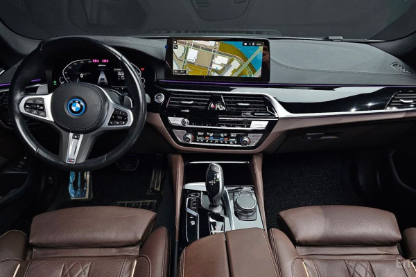 2022 BMW 5 серии с пробегом 30 327 км