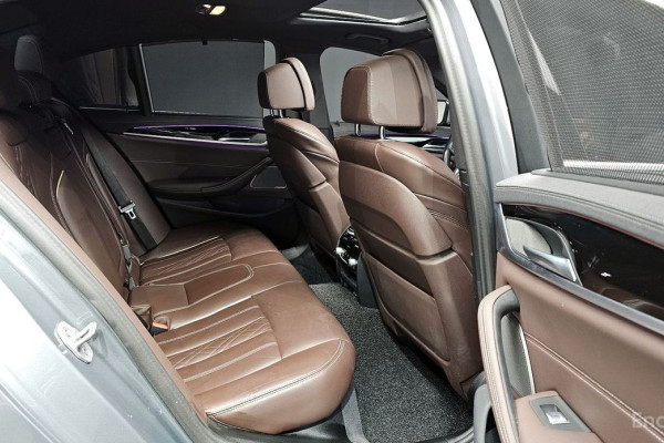 2022 BMW 5 серии с пробегом 30 327 км