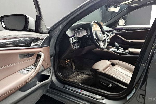 2022 BMW 5 серии с пробегом 30 327 км