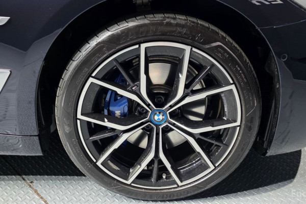 2022 BMW 5 серии с пробегом 7 420 км