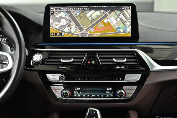 2022 BMW 5 серии с пробегом 52 893 км