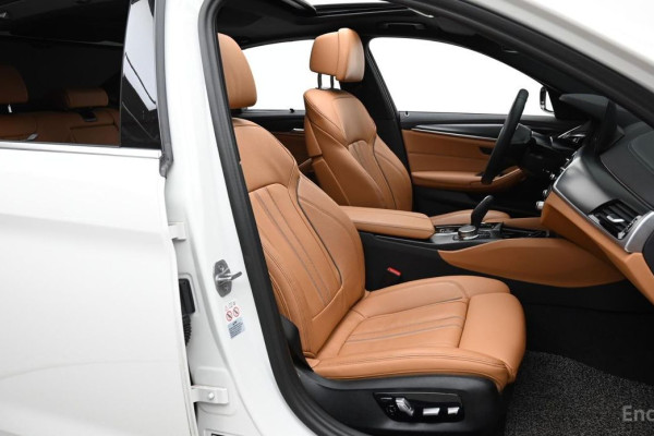 2022 BMW 5 серии с пробегом 30 564 км