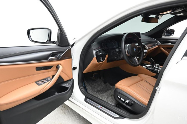 2022 BMW 5 серии с пробегом 30 564 км