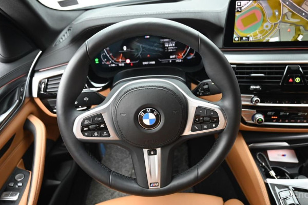 2022 BMW 5 серии с пробегом 30 564 км