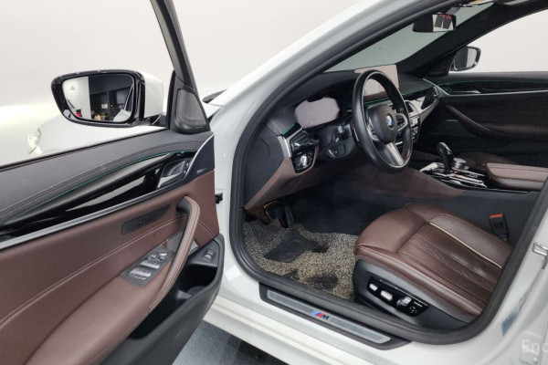 2022 BMW 5 серии с пробегом 39 701 км