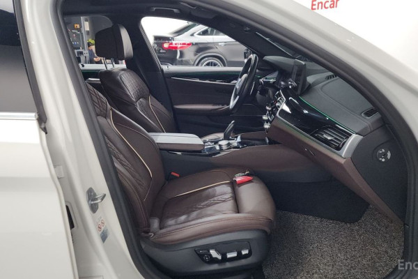 2022 BMW 5 серии с пробегом 39 701 км