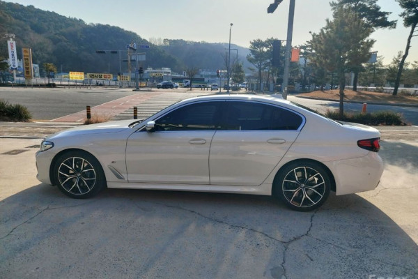 2022 BMW 5 серии с пробегом 66 550 км
