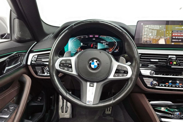 2022 BMW 5 серии с пробегом 49 401 км