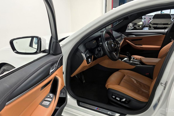 2022 BMW 5 серии с пробегом 54 085 км