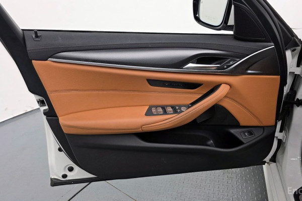 2022 BMW 5 серии с пробегом 54 085 км