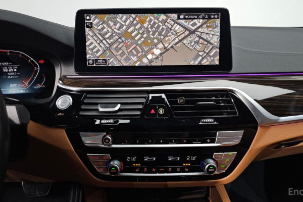 2022 BMW 5 серии с пробегом 42 906 км