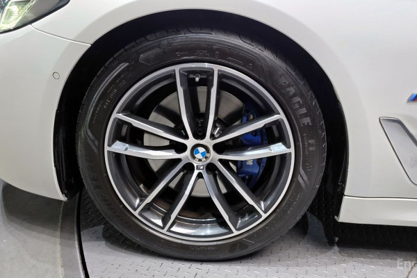 2022 BMW 5 серии с пробегом 56 053 км