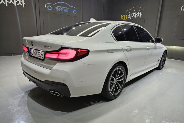 2022 BMW 5 серии с пробегом 80 211 км