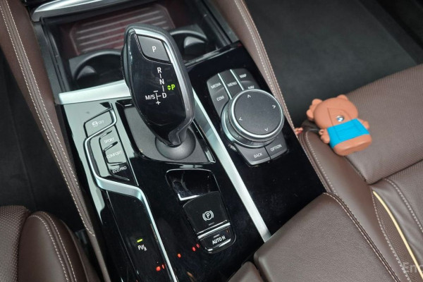 2022 BMW 5 серии с пробегом 68 988 км