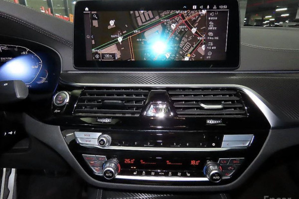 2022 BMW 5 серии с пробегом 71 703 км