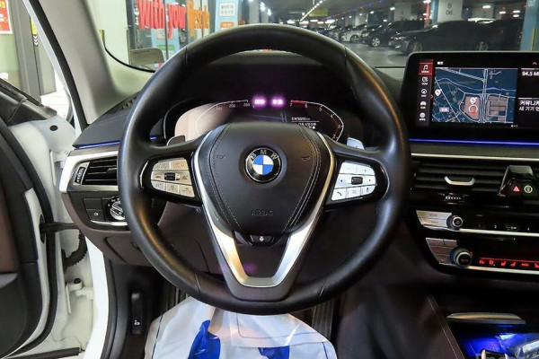 2022 BMW 5 серии с пробегом 52 202 км