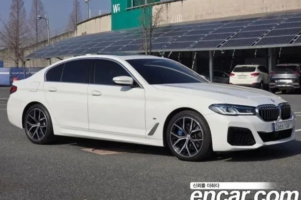 2022 BMW 5 серии с пробегом 42 960 км