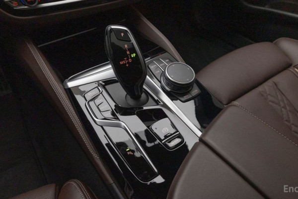 2022 BMW 5 серии с пробегом 43 822 км