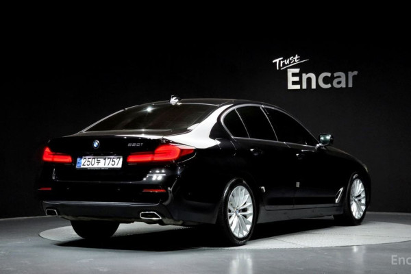 2022 BMW 5 серии с пробегом 68 997 км