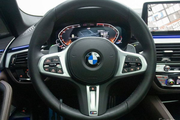 2022 BMW 5 серии с пробегом 43 822 км