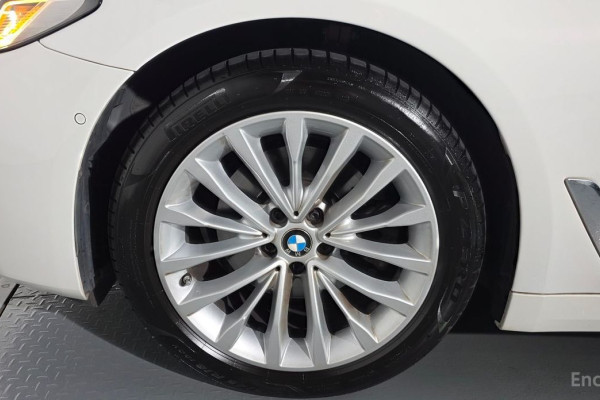 2022 BMW 5 серии с пробегом 9 385 км