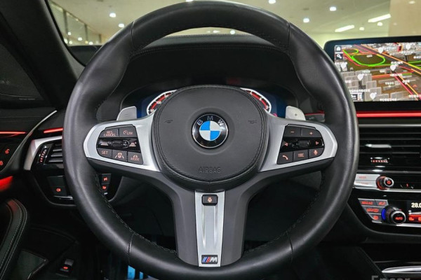 2022 BMW 5 серии с пробегом 5 049 км