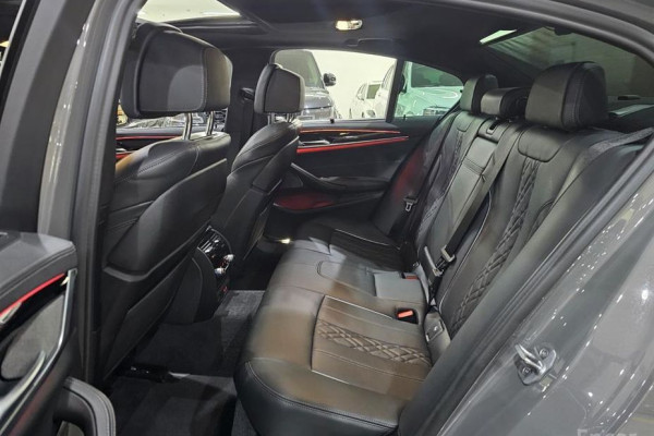 2022 BMW 5 серии с пробегом 5 049 км