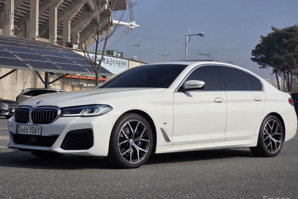 2022 BMW 5 серии с пробегом 42 960 км