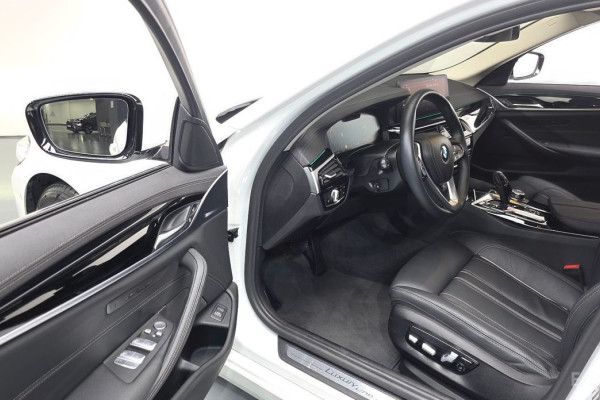 2022 BMW 5 серии с пробегом 9 385 км